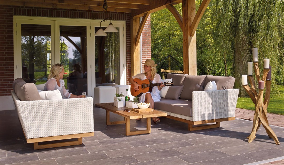 How to Create a Relaxing Outdoor Living Area